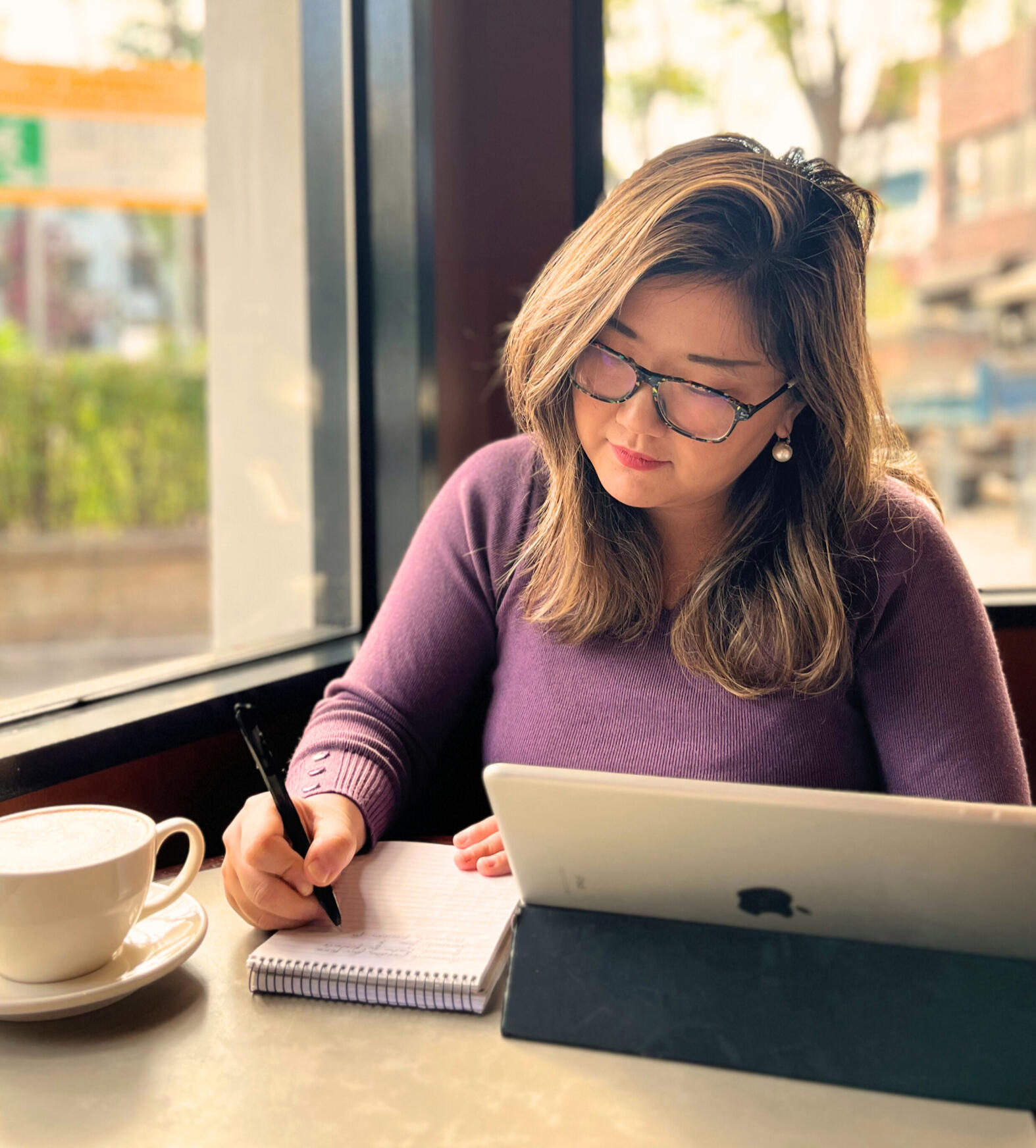 Qin Su - The author of THE CALM POUND The author is writing in cafe